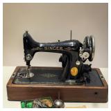 VTG Singer Sewing Machine w/ Wood Cover