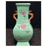 VINTAGE CHINESE FAMILLE ROSE CERAMIC VASE
