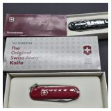 VICTORINOX SWISS ARMY KNIFE & MARRIOTT KNIFE