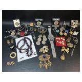 Vintage Costume Jewelry : Brooches , Necklaces ,