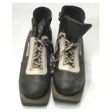Snow ski boots size 42 Euro 9 USA