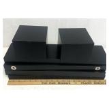 Wall hanging display shelves