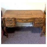 Showing/crafting table