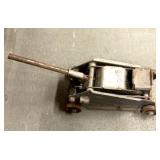 1 1/2 ton Floor jack with half a handle