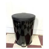 Garbage can