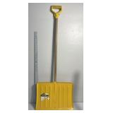 Metal snow shovel