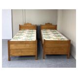 2 twin sized beds