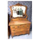Vintage 4 drawer dresser w/mirror 44 inches wide