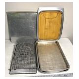 Baking racks/cookie sheets/serving trays