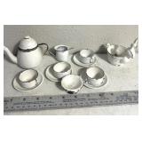Vintage enamel, Weller, tea set/cast-iron bunny