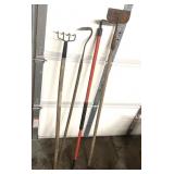 Garden hoe/cultivator/scraper