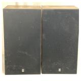 2 Yamaha speakers