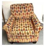 Armed cushioned chair