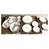 Petite Bouquet dishware set