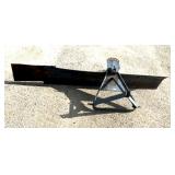 7ï¿½ three-point hitch blade with 18 inches