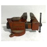 Bench top swivel vise