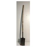 Long handled trench spade