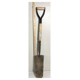 Short handle trench spade