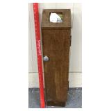 Restroom tissue holder