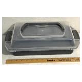Cake pan with plastic top with handle