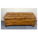 Knottie Pine portable trunk