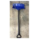 Snow shovel