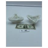 Pair White/Clear Triangle (Fenton?)