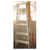 Aluminum 4 Step Ladder & Yard Markers