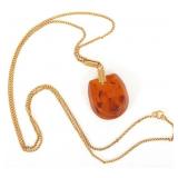 18K YELLOW GOLD CURB-LINK CHAIN WITH AMBER PENDANT