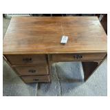 Wooden Desk With 4 Drawers One Is Broken