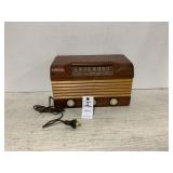 Vintage Delco Table Radio R-1229 Two-Toned