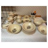 Pfaltzgraff Yorktowne Dinnerware Set