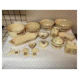 Pfaltzgraff Yorktowne Dinnerware Set