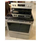 Maytag Electric Stove with Ceramic Cooktop