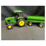 ERTL John Deere 2755 Tractor & Wagon 1/16