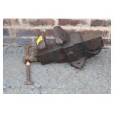 #221 Monarch Antique Vise