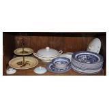 25pcs Dishware, blue willow, poppy trail