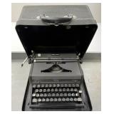 Royal Quiet DeLuxe Typewriter in Case