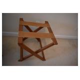 Folding luggage stand