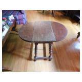 Small drop leaf table 26"x18"x20"