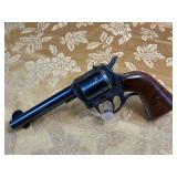 FIREARM/GUN H&R 676 !! H984