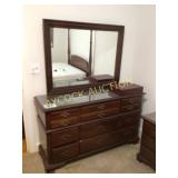 Wooden dresser w/mirror