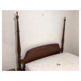 Twin bed w/headboard & footboard (wood)