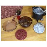 Small Presto deep fryer, glass pan, marble cheese