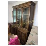 China cabinet w/2 glass doors and cabinets below