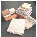 Miscellaneous towels, wash cloths & sheets