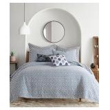 $380 LEVTEX HOME ADITYA REVERSIBLE 3-PC. QUILT SET