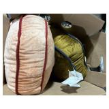1 LOT OF (2) ASSORTED COLORED PILLOWS