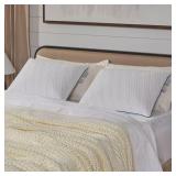 (1) FOAM DENSITY PILLOW IN FIRM, QUEEN