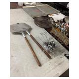 1 LOT (2) PIZZA PEEL SPATULAS AND (1) BOX OF TABLE